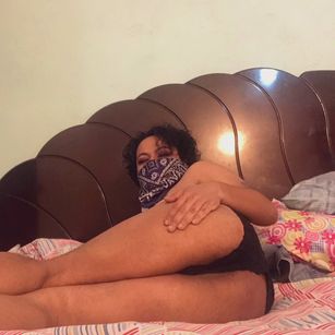 Model - Robin Coldd cumshow