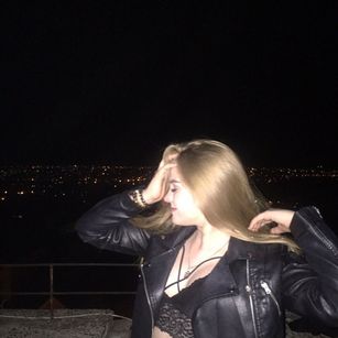 Model - Fantastic Girl blowjob