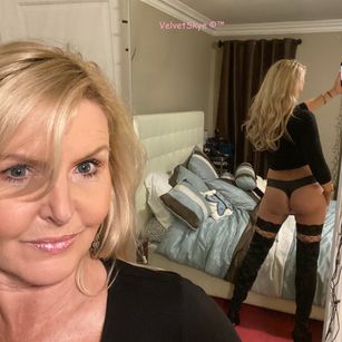 Model - Velvet Skye milf