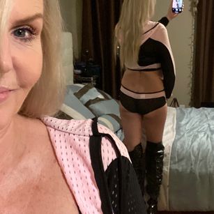 Model - Velvet Skye feet