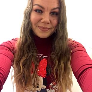 Model - Julia Loves To Masturbate milf