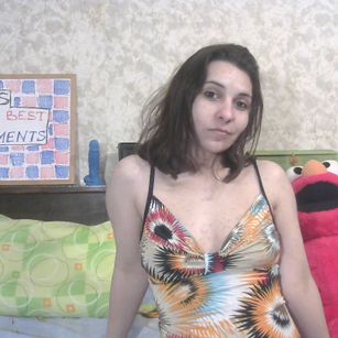 Model - Annie Simon brunette