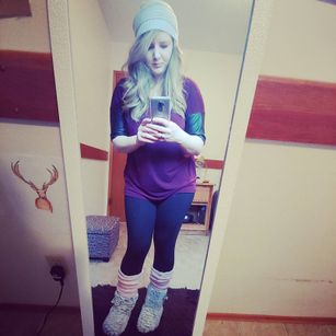 Model - Skylar finger