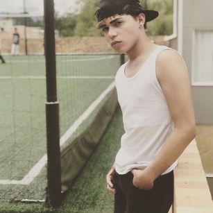 Model - Summers Russo hole