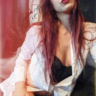 Model - Lady RiasSyn feet