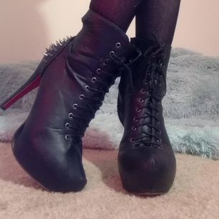 Model - Minny Minx BOOTY