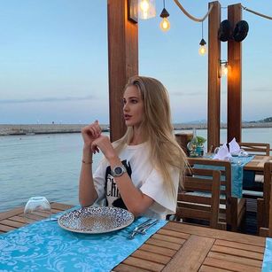 Model - JennnyFox Blonde