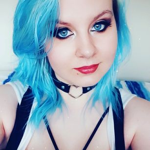 Model - Alysa-Jade striptease