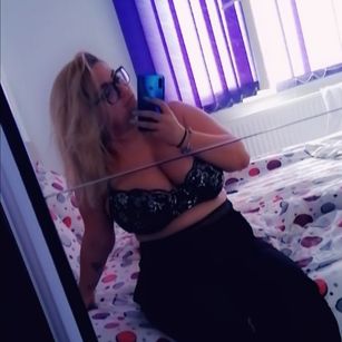 Model - AddaLicious deepthroat