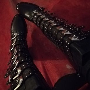 Model - Lady Raquel humiliation