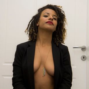 Model - Samantha Miller boobs