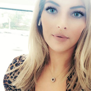 Model - Cum4UCharlie camgirl