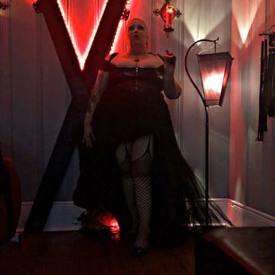 Model - Mistress Katiyah worship