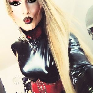 Model - satincartier domina