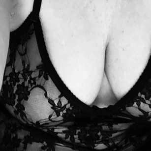 Model - XXX_KINKY_CHLOE open