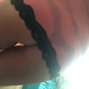 Model - Skye White play