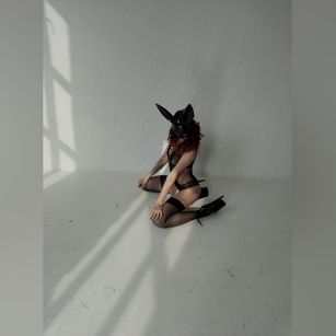 Model - Annariel striptease