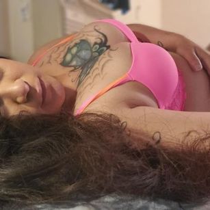 Model - Nina Rue tropical