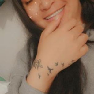 Model - Nina Rue hawaiian