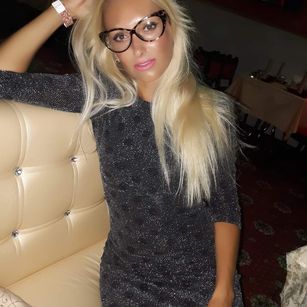 Model - MargOkissi striptease