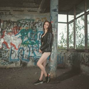 Model - Ester_diamond gentle