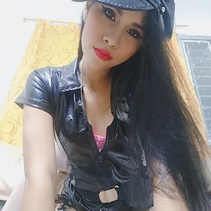 Model - Kendra Sofia sumisa