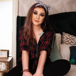 Model - MerryTess smoking