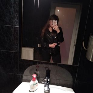 Model - Diana Horny lips