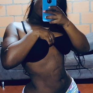 Model - BonieBrown bigpussy