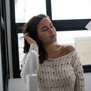 Model - Mariana Lins solo