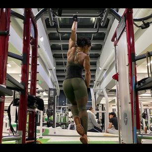 Model - Alesyamuscledoll joi