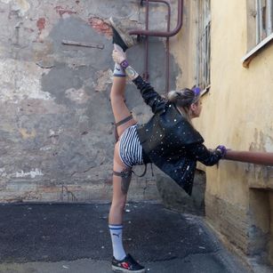 Model - Saline_Christianne_F play