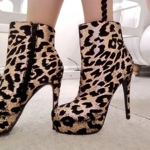 Model - Goddess_Hussy cei