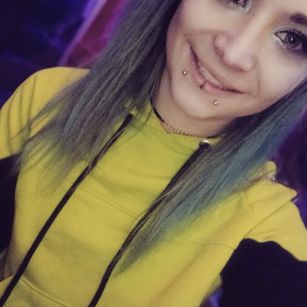 Model - Saline_Christianne_F play