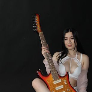 Model - Golden_Luci pussy