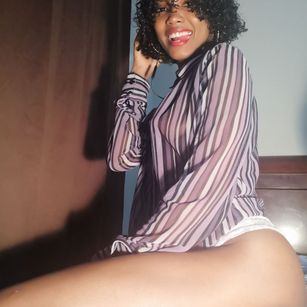 Model - Lily Berry kinky