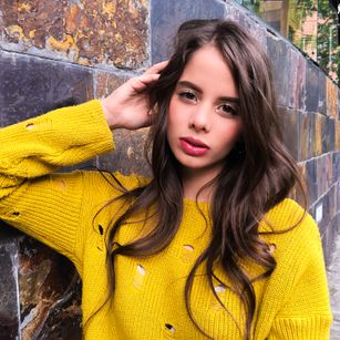 Model - Martina Mendez slave