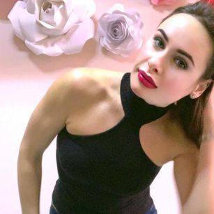 Model - LiaLove brunette