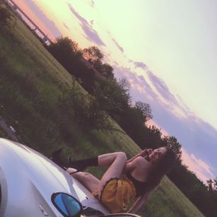 Model - EveeaSins lips