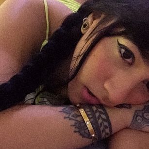 Model - Giorgia smoke