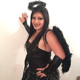 Model - SAMANTAHOT 1