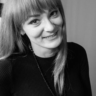 Model - Woman Experienced dirtytalk