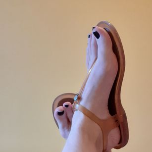 Model - Mistress Maya36 toes