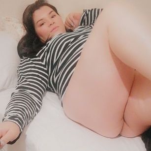 Model - Lucy bigtits