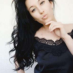 Model - Exquisite Personality feet