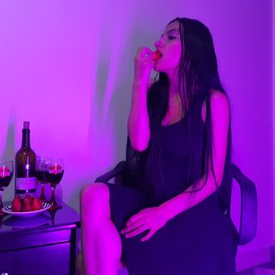 Model - JuicyCelest strapon