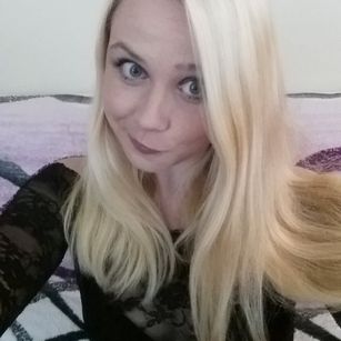 Model - AnneDVille blueeyes