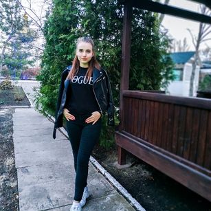 Model - Amalia submissive