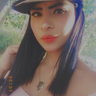 Model - Taylor Smith petite