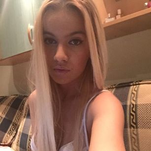 Model - Carla Blonde